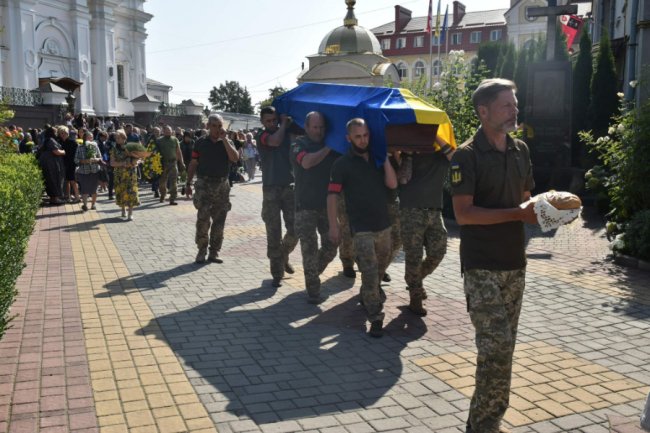 У Луцьку попрощалися із загиблим на війні Героєм Михайлом Марчуком. ФОТО