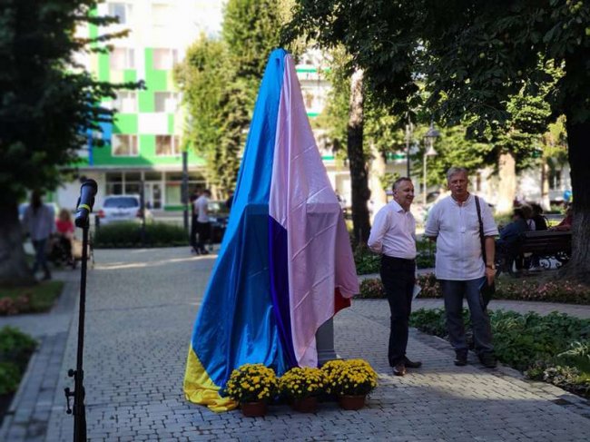 У Луцьку посол Франції в Україні відкрив пам'ятник  славетній княжні. ФОТО