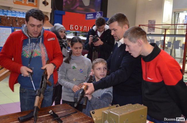 Заступник голови Волинської ОДА показав дива науки і техніки особливим діткам. ФОТО