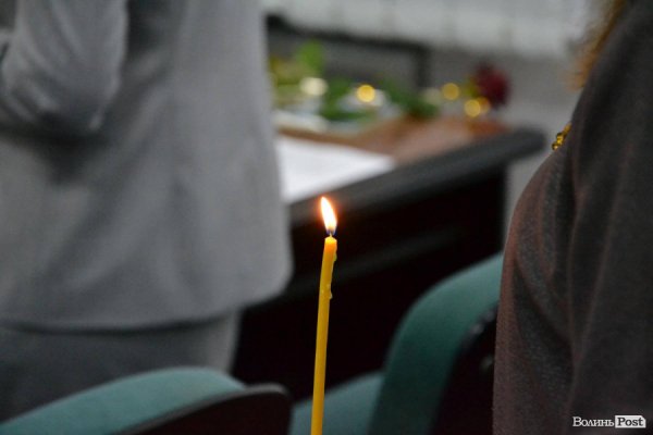 Луцькій міській раді передали Вифлеємський вогонь 