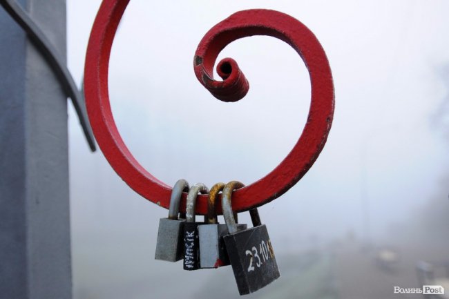 Паморозь і густий туман: чарівний ранок у Луцьку. ФОТО