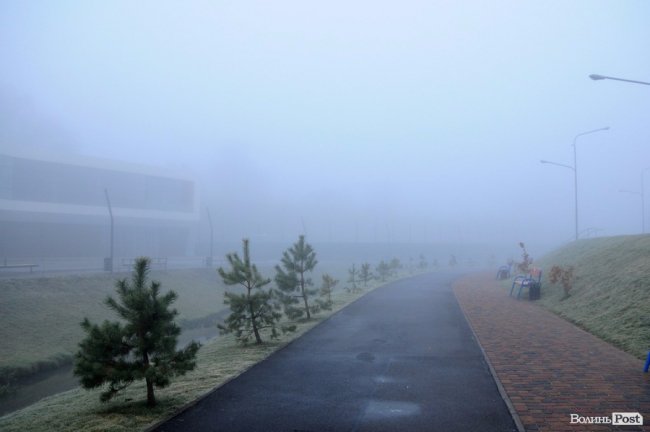 Паморозь і густий туман: чарівний ранок у Луцьку. ФОТО