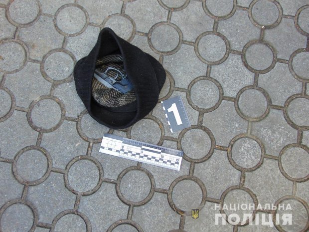 Врізався у будинок і почав стріляти: Чернівці наполохав нетверезий водій