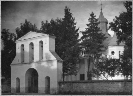 Втрачений костел у Володимирці на фото 1920-х років