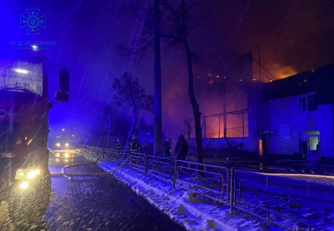 На Старому ринку вигоріло близько 400 квадратів. ФОТО