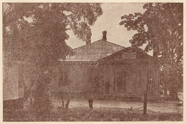 Єврейська школа з польською мовою навчання. Фото надруковане в 1926 р.