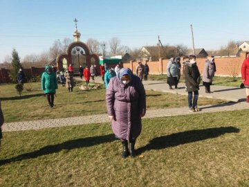 У селищі на Волині проводять богослужіння під час карантину. ФОТО