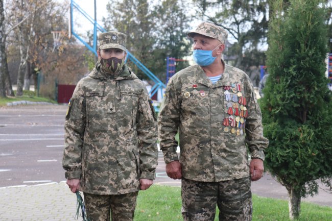 На фасаді волинської школи встановили меморіальну дошку загиблому воїну АТО. ФОТО