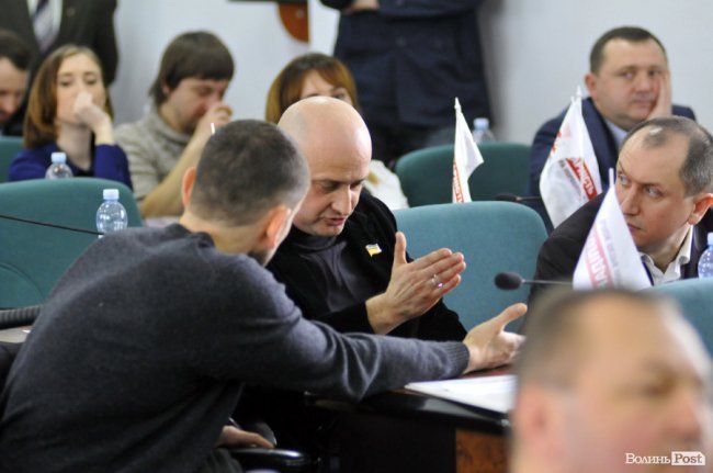 Артем Запотоцький в чомусь переконує учасників укропівської більшості