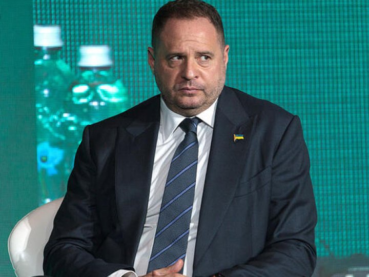 Зеленський звільнив Єрмака  з посади голови Офісу президента