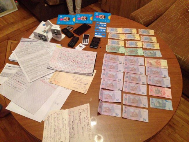 Наркотики, зброя, списки клієнтів і графіки: у Києві «накрили» мережу борделів