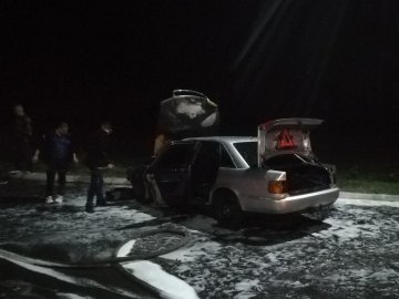 На Рівненщині під час заправки газом на АЗС загорілась автівка. ФОТО