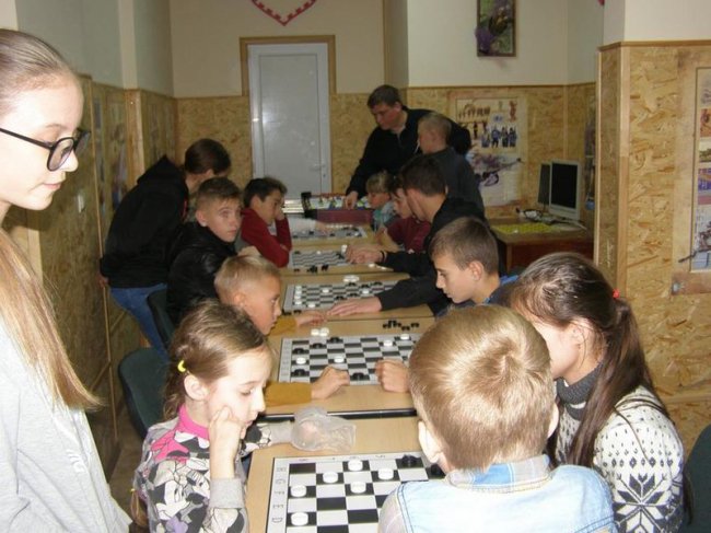 Луцький спортклуб  отримав нові столи. ФОТО