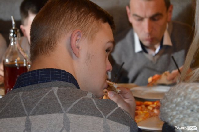 Як Савченко з особливими дітками піцу робив. ФОТО