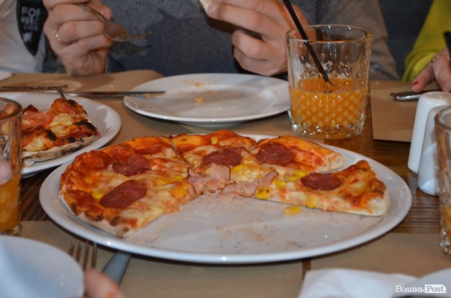 Як Савченко з особливими дітками піцу робив. ФОТО