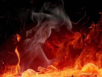 На Волині – пожежа: з палаючої кімнати винесли хвору жінку