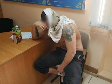 У Ковелі водій напідпитку пошкодив авто патрульних і, тікаючи, заїхав на стоянку відділку поліції. ВІДЕО