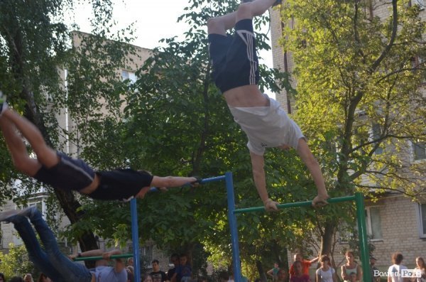 У луцьких дворах - нові спортивні майданчики. ФОТО