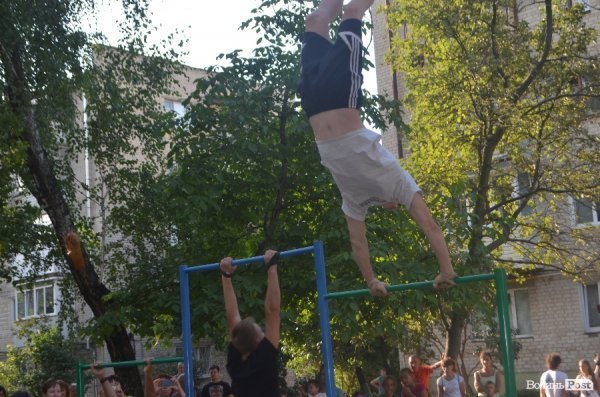 У луцьких дворах - нові спортивні майданчики. ФОТО