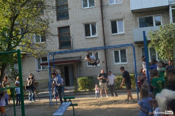 У луцьких дворах - нові спортивні майданчики. ФОТО