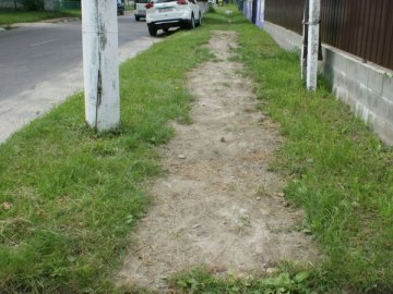 Волинянин викрав з тротуару плитку, аби вимостити нею проїзд до свого подвір'я