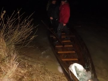 Ловили рибу, а зловили їх: на Волині «на гарячому» взяли браконьєрів
