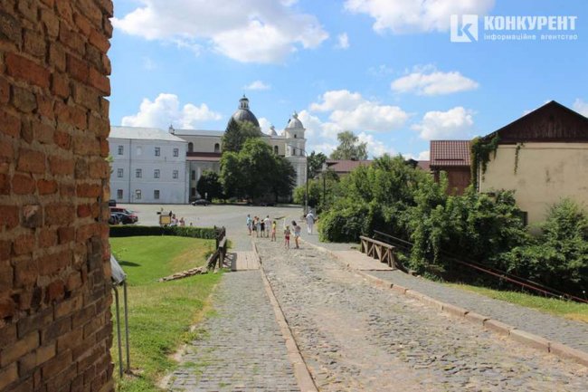 У Луцьку меценати профінансують відновлення зовнішньої стіни замку. ФОТО