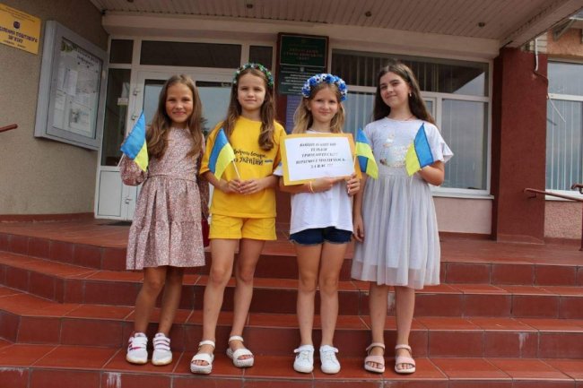 Організували блокпост: діти із Липин зібрали 9000 гривень для ЗСУ