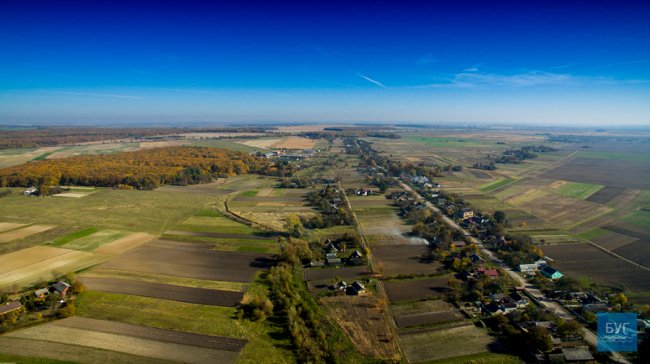 Неймовірні краєвиди волинського селища показали з висоти. ВІДЕО