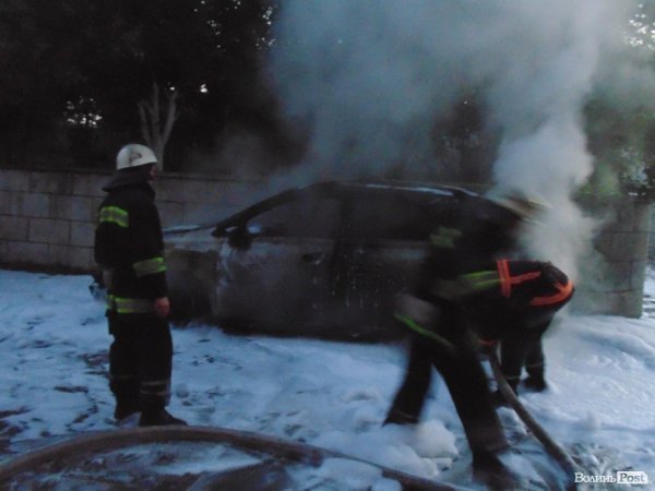 Невідомі спалили машину дружини громадського діяча Володимира Пащенка. ФОТО