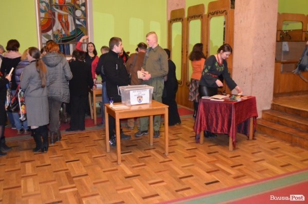 Шкляр у Луцьку розповів, чому Україні не потрібен Крим і Донбас. ФОТО