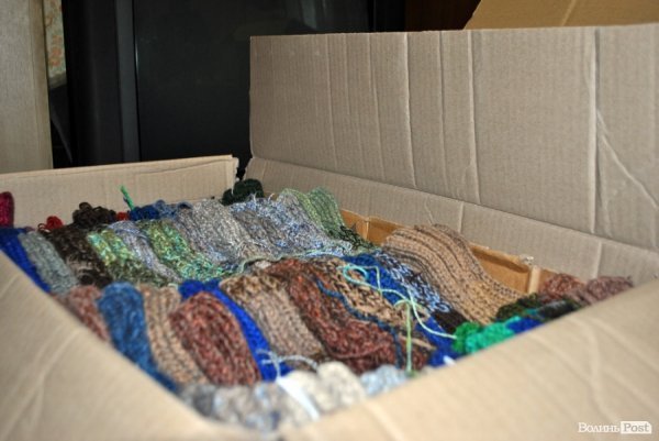 У Луцьку незряча бабуся зв'язала 318 рукавиць для бійців АТО