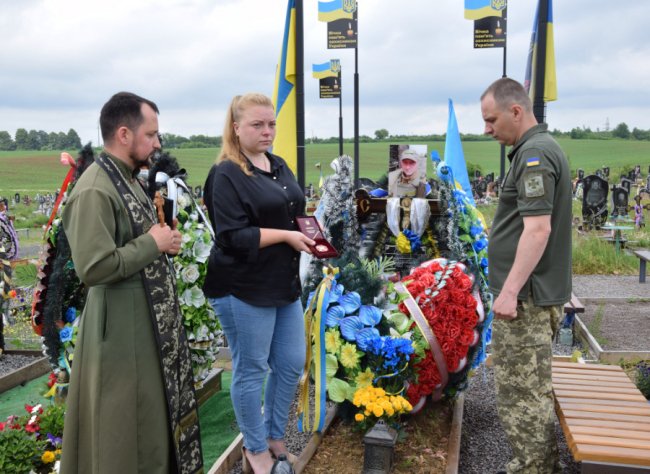 На Волині рідним загиблих Героїв-прикордонників вручили державні нагороди. ФОТО 