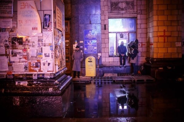 Ніч на Майдані в очікуванні штурму. ФОТО