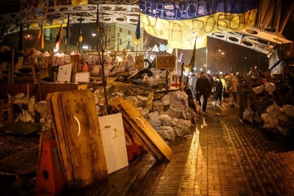 Ніч на Майдані в очікуванні штурму. ФОТО