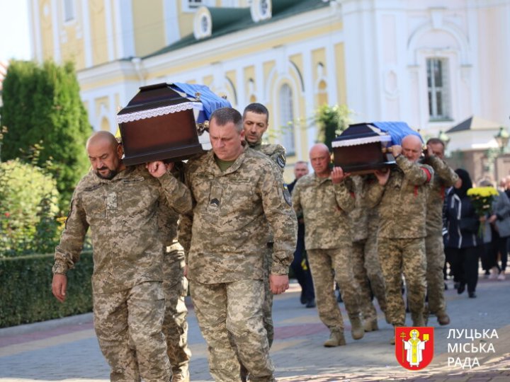 У Луцьку попрощалися з двома воїнами — Валерієм Чайковським та Володимиром Крачуновим