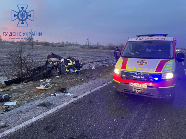 На Волині сталася смертельна аварія за участі пасажирського автобуса. ФОТО