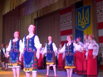 Концерт, відзнаки, святкова лотерея: як у Голобах день селища гуляли. ВІДЕО