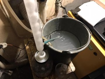 Лучанин облаштував нарколабораторію у себе вдома