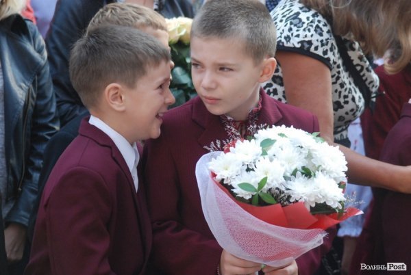 Перший дзвоник у  «найкращій луцькій школі». ФОТО