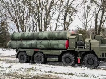 Переданими Білорусі комплексами С-400 керуватимуть російські військові, – ISW
