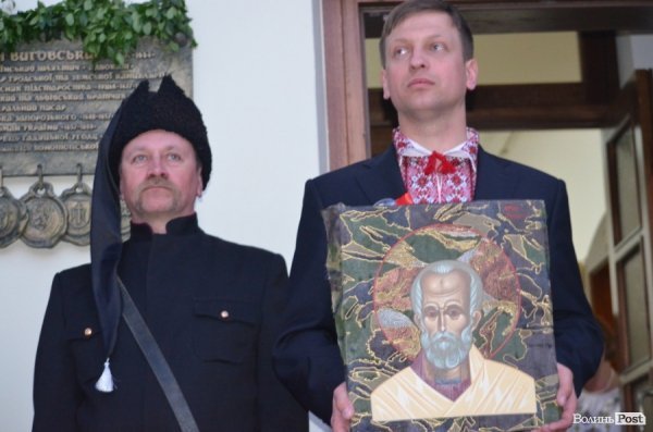 У Луцьку продавали ікони на потреби вояків АТО. ФОТО