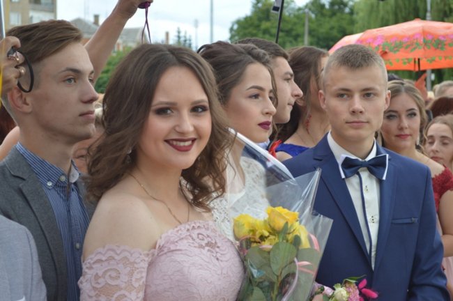 Бал випускників у Ковелі. ФОТО