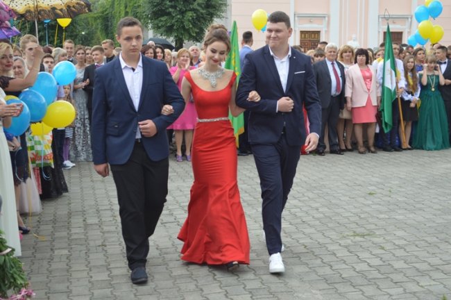 Бал випускників у Ковелі. ФОТО