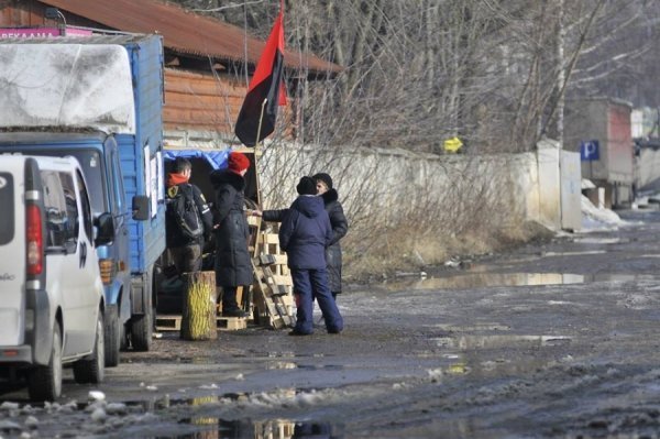 Біля бази луцьких ВВшників влаштували суботник. ФОТО