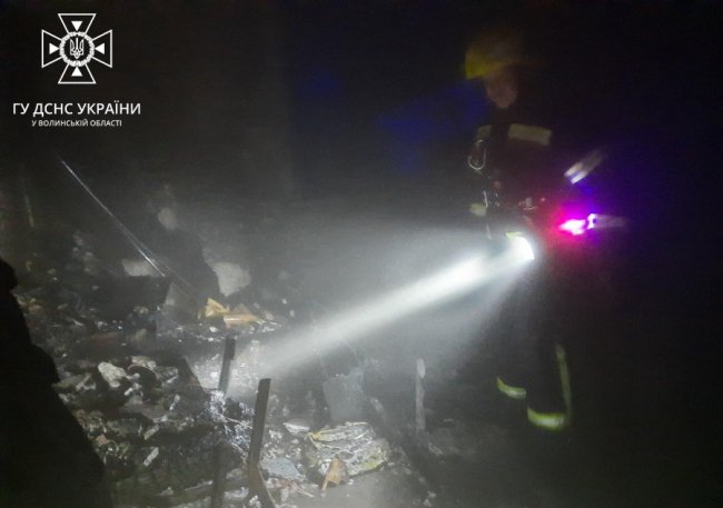 Через дитячі пустощі на Волині загорівся житловий будинок: врятували 3 людей. ФОТО