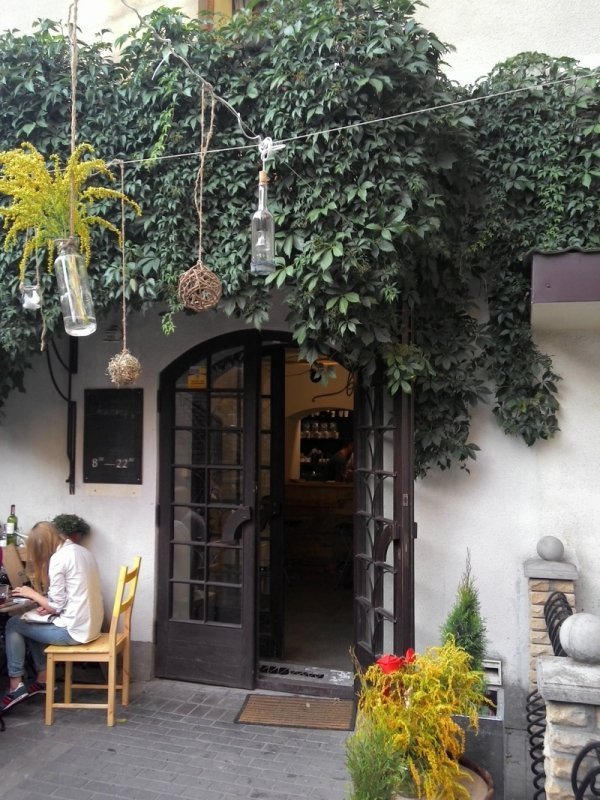 «Маруся» у винограді. Смачного Луцька!