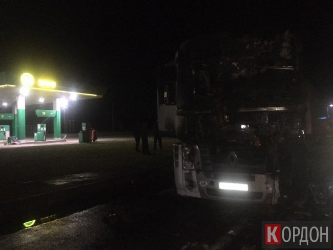 У Любомльському районі посеред траси горіла вантажівка. ФОТО