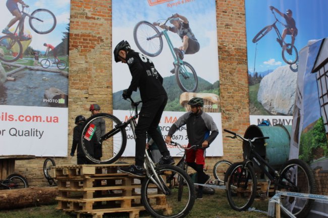 У Луцькому замку - Міжнародні змагання з велотріалу. ФОТО
