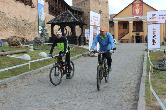 У Луцькому замку - Міжнародні змагання з велотріалу. ФОТО